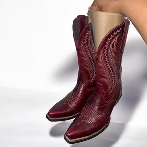 Rare Women's red sangria heritage ariat cowboy boots